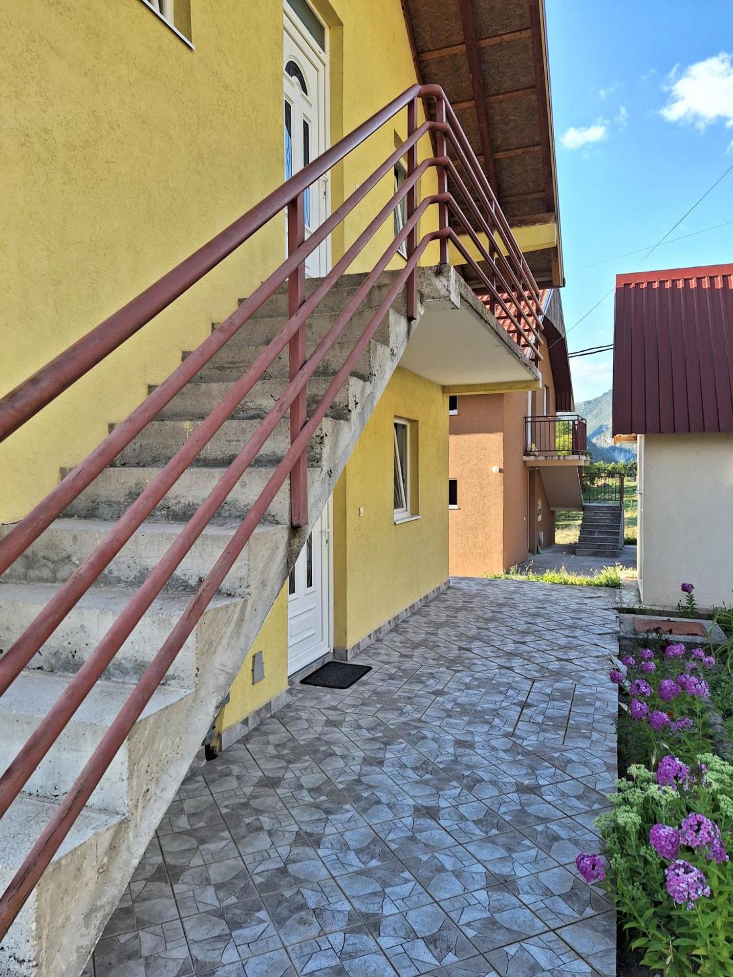Apartman Ognjenovic Apartment ปลูชิเน ภายนอก รูปภาพ
