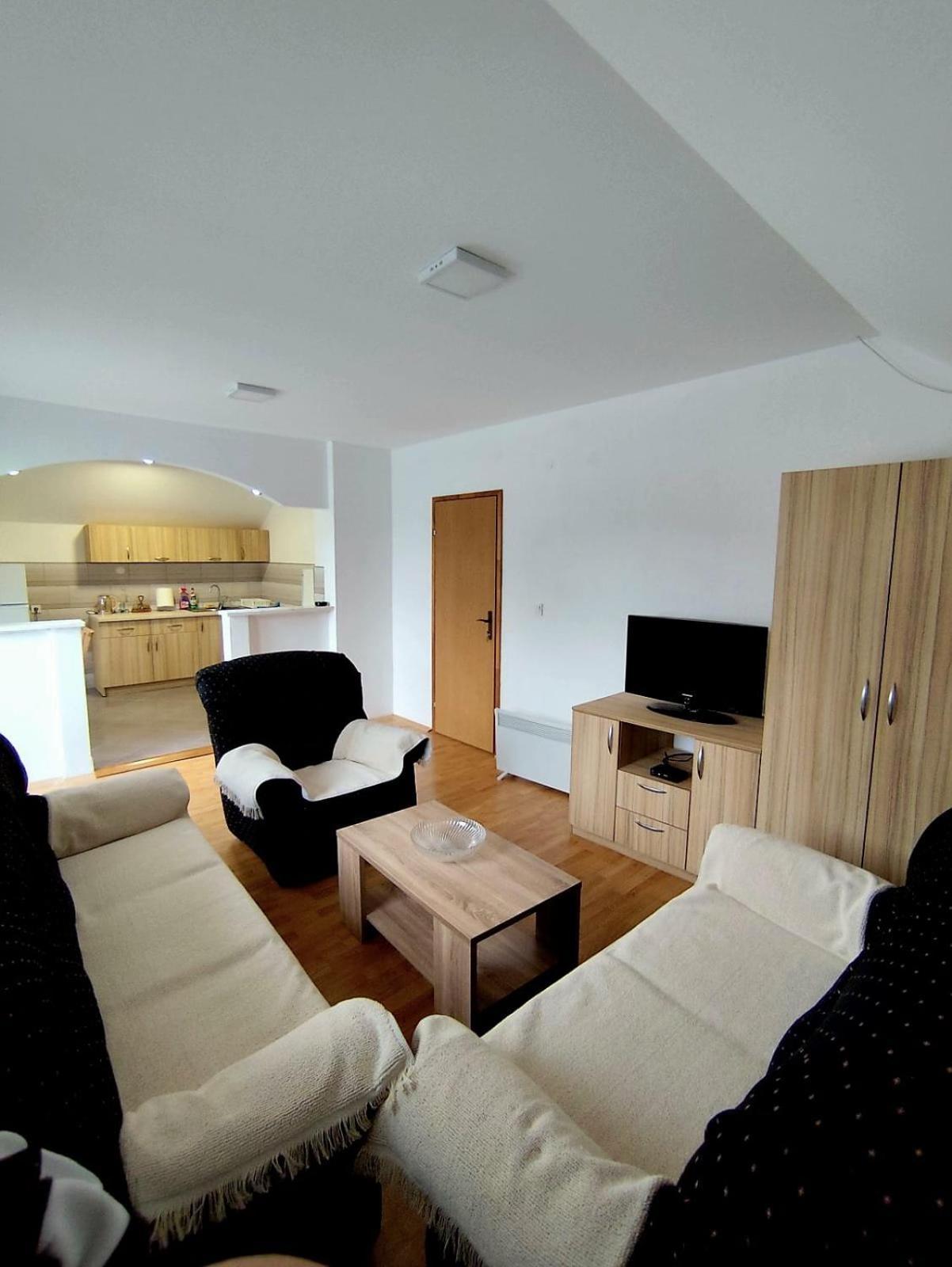 Apartman Ognjenovic Apartment ปลูชิเน ภายนอก รูปภาพ